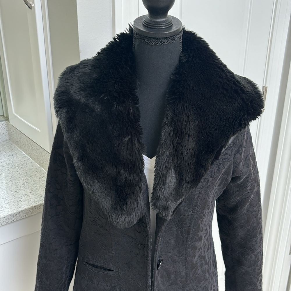 Black patterned Dress Coat By Xhilaration size small. Removable fur collar. - Picture 2 of 13